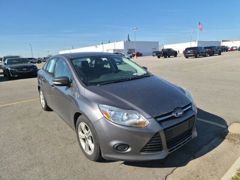 Used 2014 Ford Focus SE FWD image 3