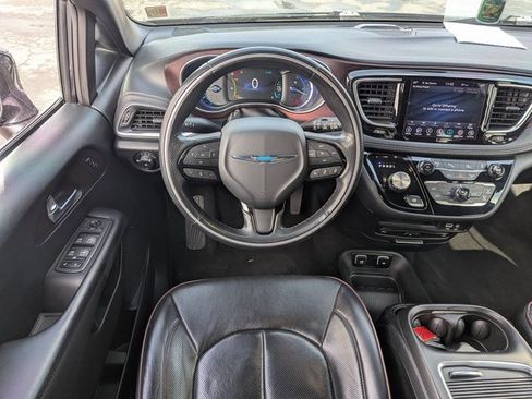 Used 2020 Chrysler Pacifica Limited image 26