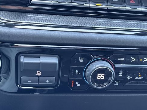 Used 2025 Chevrolet Silverado 2500 ZR2 w/ Technology Package image 41