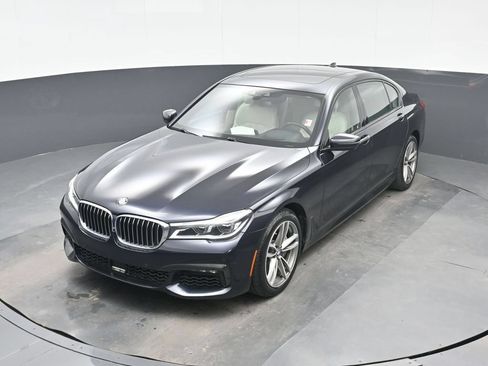 Used 2018 BMW 750i xDrive AWD/4WD image 19