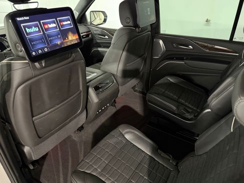 Certified 2024 Cadillac Escalade ESV Premium Luxury Platinum AWD/4WD image 24