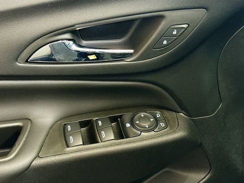 Used 2023 Chevrolet Equinox LT image 18