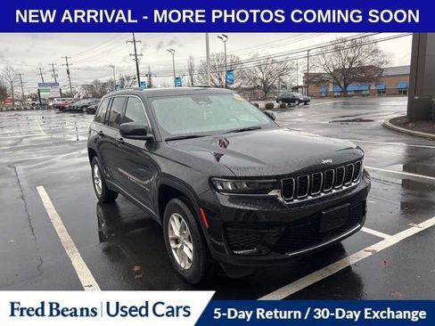 Used 2023 Jeep Grand Cherokee Laredo w/ Luxury Tech Group I image 3