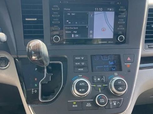 Used 2018 Toyota Sienna XLE Premium AWD/4WD image 29