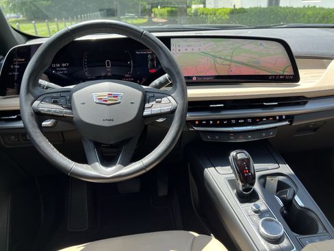Used 2025 Cadillac XT4 Premium Luxury FWD image 30