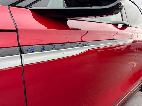 Used 2025 Lincoln Nautilus Reserve image 7