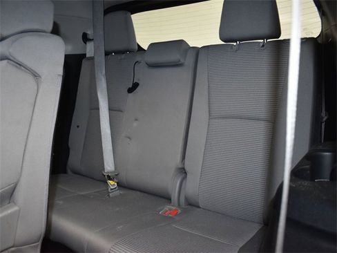 Used 2023 Toyota Highlander L image 11