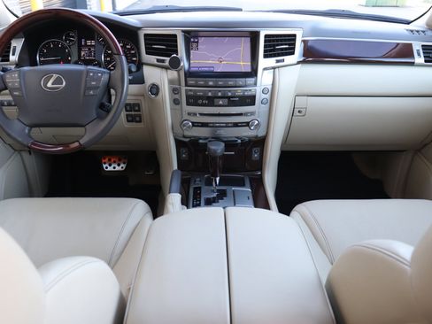 Used 2013 Lexus LX 570 4WD image 36