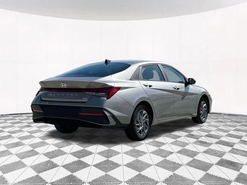 New 2025 Hyundai Elantra Blue image 11