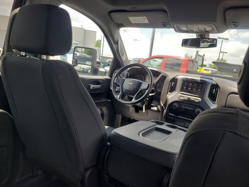 Used 2021 Chevrolet Silverado 2500 Custom w/ Custom Value Package AWD/4WD image 6