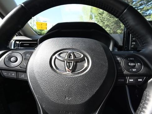 Used 2021 Toyota RAV4 XLE w/ XLE Grade Weather Package AWD/4WD image 15