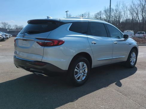 Used 2021 Buick Enclave Essence image 8
