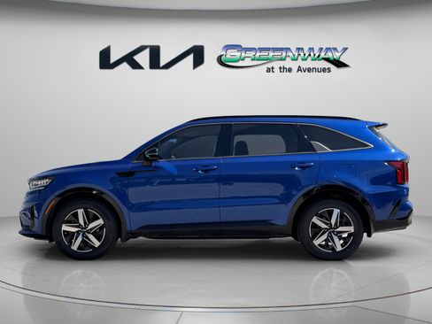 Certified 2022 Kia Sorento S FWD image 3