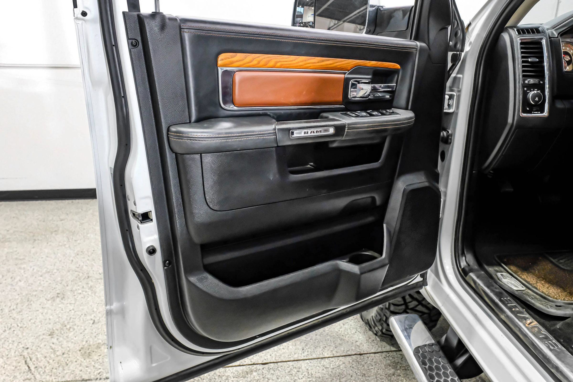 Used 2017 RAM 2500 Longhorn w/ Convenience Group AWD/4WD image 60