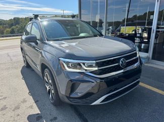 Certified 2022 Volkswagen Taos SEL image 1