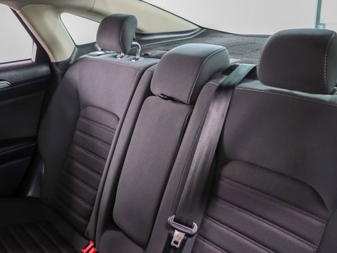 Used 2019 Ford Fusion SE image 24