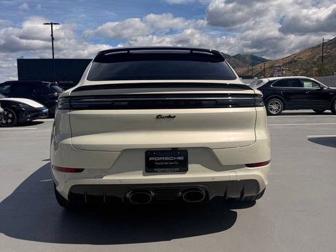 Certified 2026 Porsche Cayenne Turbo AWD/4WD image 9