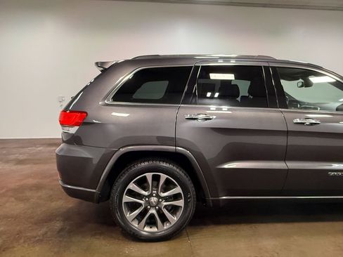 Used 2018 Jeep Grand Cherokee Overland image 32