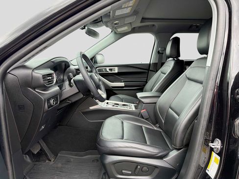 Certified 2024 Ford Explorer XLT w/ Equipment Group 202A AWD/4WD image 2