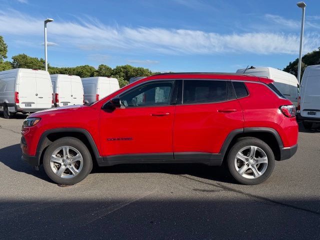 Used 2024 Jeep Compass Latitude AWD/4WD image 4