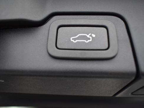 Used 2019 Land Rover Range Rover Evoque HSE Dynamic image 35