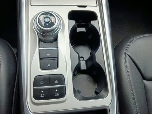 Used 2024 Ford Explorer XLT w/ Equipment Group 202A RWD image 10