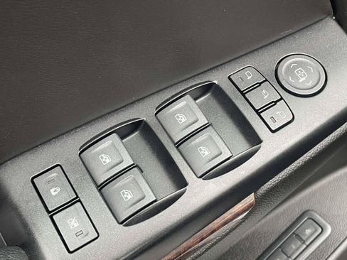 Used 2019 GMC Yukon XL SLT w/ Open Road Package AWD/4WD image 16