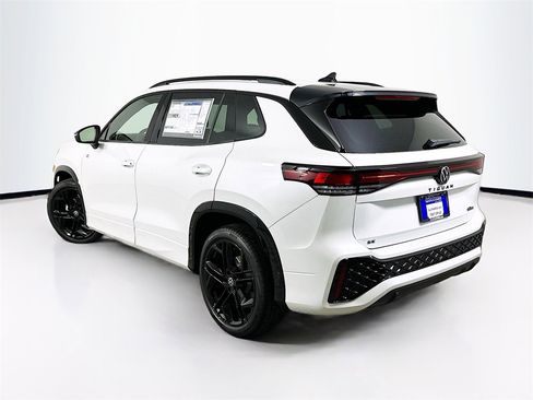 New 2025 Volkswagen Tiguan SE R-Line image 6