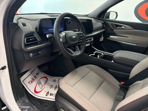 New 2026 Chevrolet Traverse LT w/ LPO, Floor Liner Package FWD image 9