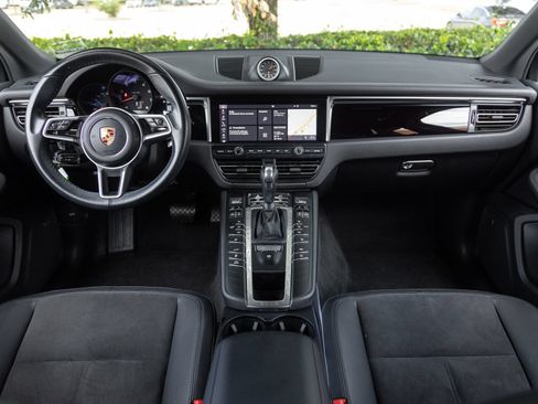 Certified 2019 Porsche Macan AWD/4WD image 12