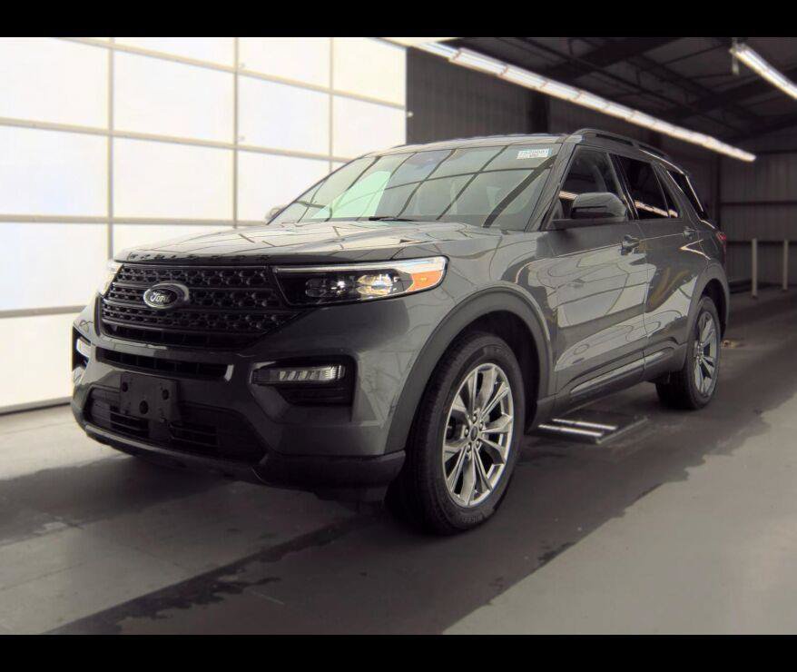 Used 2023 Ford Explorer XLT w/ Equipment Group 202A AWD/4WD image 8