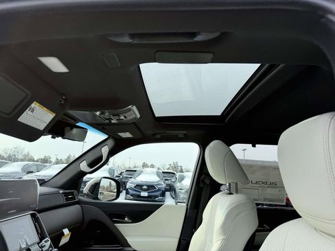 Used 2026 Lexus LX 600 4WD w/ Luxury Package image 16