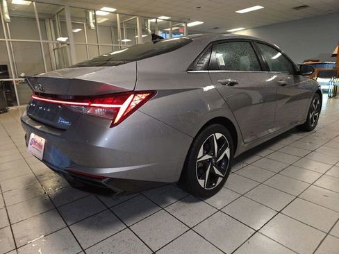 Used 2023 Hyundai Elantra Limited w/ Cargo Package image 8
