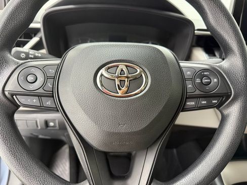 Used 2025 Toyota Corolla LE image 9