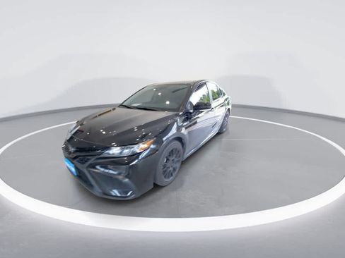 Used 2023 Toyota Camry SE AWD/4WD image 4