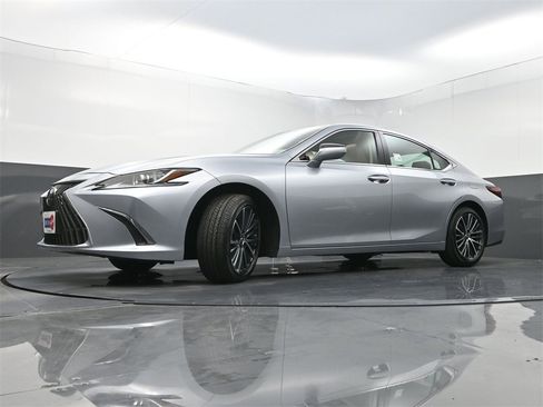 Used 2024 Lexus ES 350 w/ Premium Package image 29