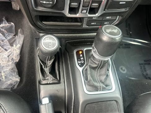 Used 2020 Jeep Wrangler Unlimited Sahara AWD/4WD image 5