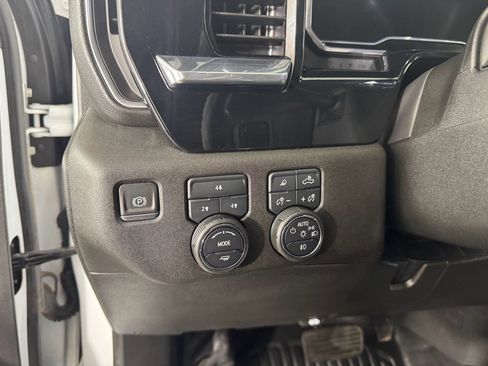 Used 2024 Chevrolet Silverado 2500 LT w/ Convenience Package image 16