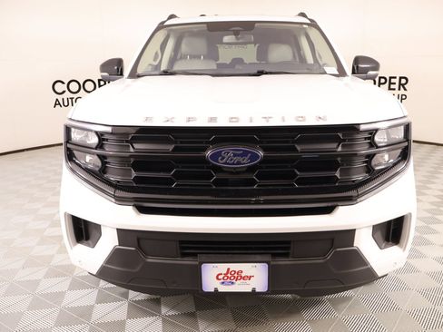Used 2025 Ford Expedition Active AWD/4WD image 12