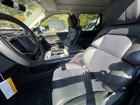 New 2025 Lincoln Navigator Reserve image 11