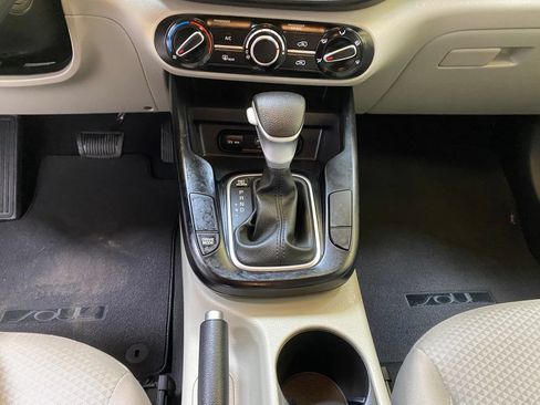 Used 2025 Kia Soul FWD image 41