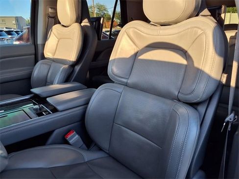 Used 2020 Lincoln Navigator Reserve w/ Luxury Package image 6