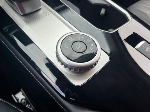 New 2025 Mitsubishi Outlander SEL image 24