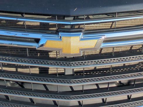 Used 2021 Chevrolet Traverse LT w/ LPO, Floor Liner Package image 11