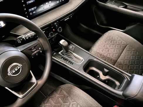 Certified 2025 Nissan Kicks SV image 17