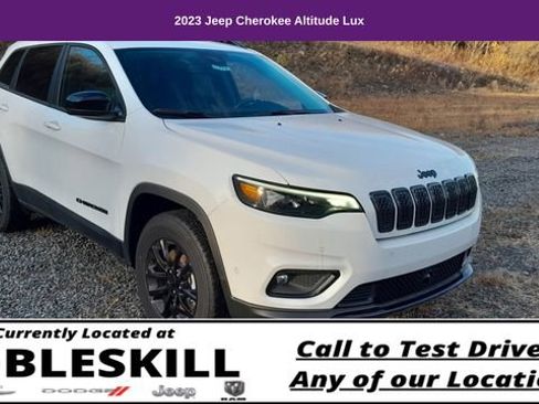 Used 2023 Jeep Cherokee Altitude Lux image 4