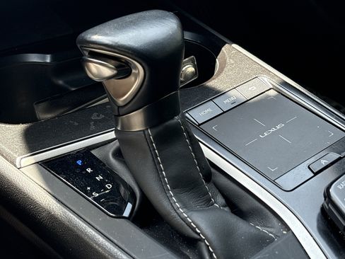 Used 2019 Lexus UX 250h w/ Premium Package AWD/4WD image 26