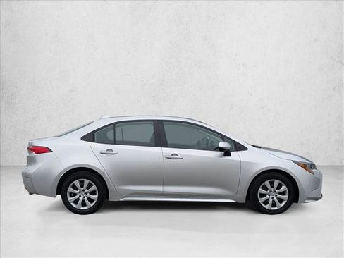 Used 2023 Toyota Corolla LE image 4