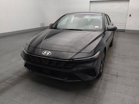 Used 2025 Hyundai Elantra SEL FWD image 15