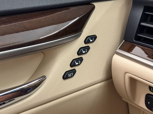 Used 2014 Lexus ES 350 w/ Premium Package FWD image 29